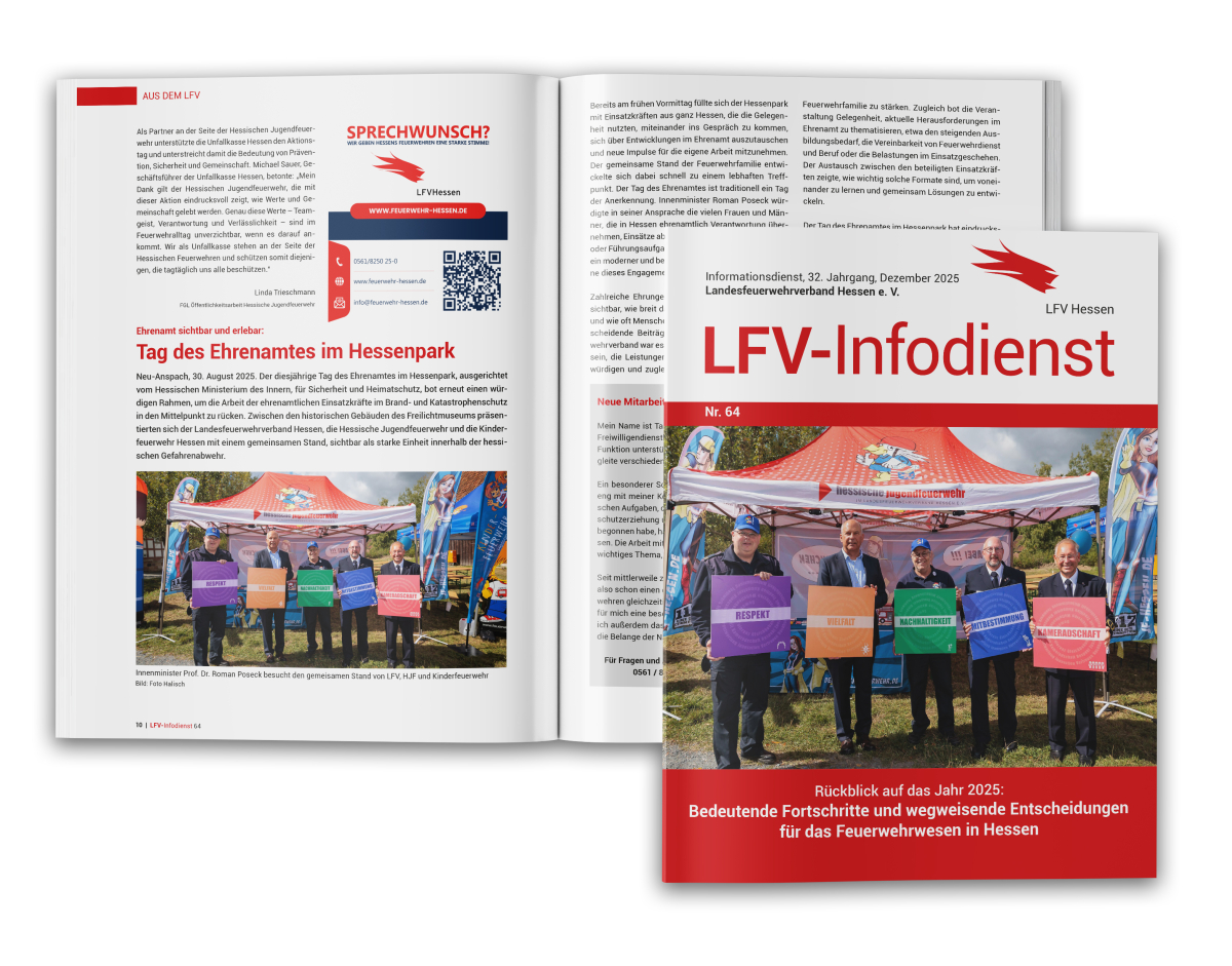 Aufgeschlagene und daneben liegende Ausgabe des LFV-Infodienst Nr. 64 mit dem Titel „Rückblick auf das Jahr 2025" und einem Foto von Feuerwehrvertretern an einem Messestand